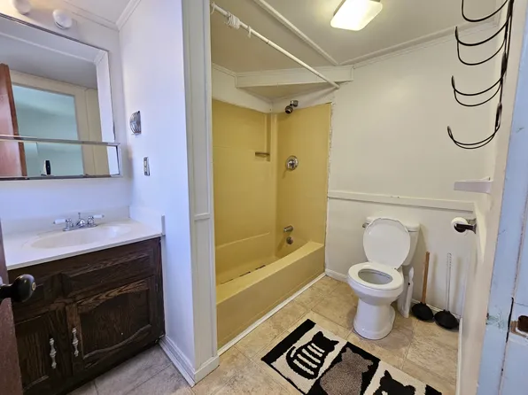 169 King St APT 1, Littleton, MA 01460