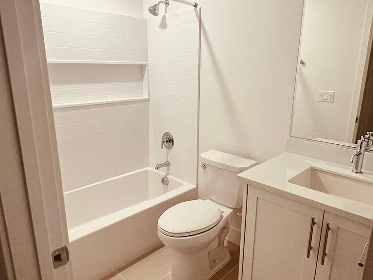 5699 Ironhorse Pkwy #E — Photo 14