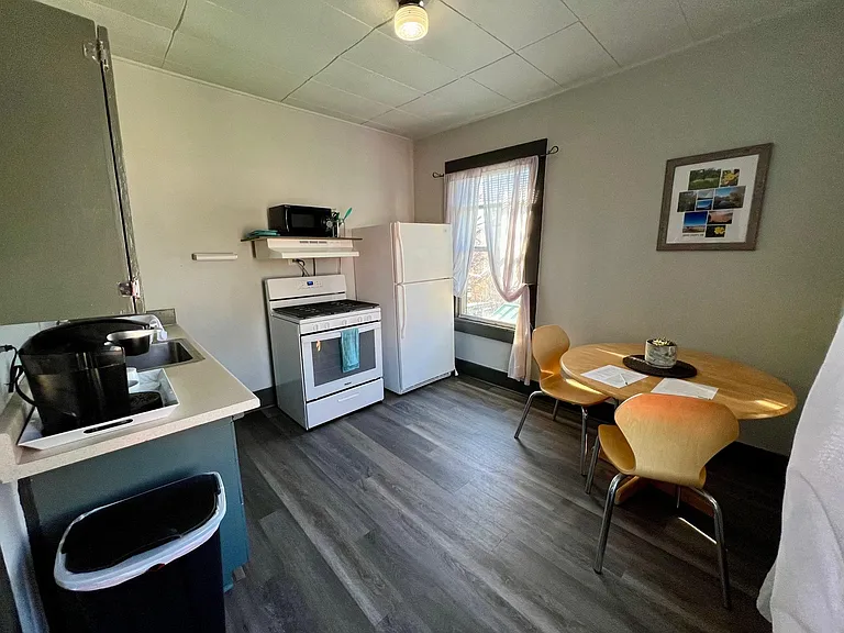 307 W Market St #4 — Photo 2