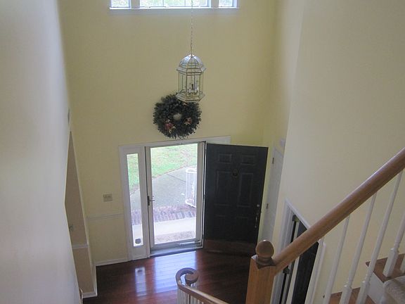 2-story foyer