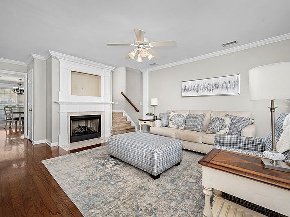 5th image of 348 Golfview Ct