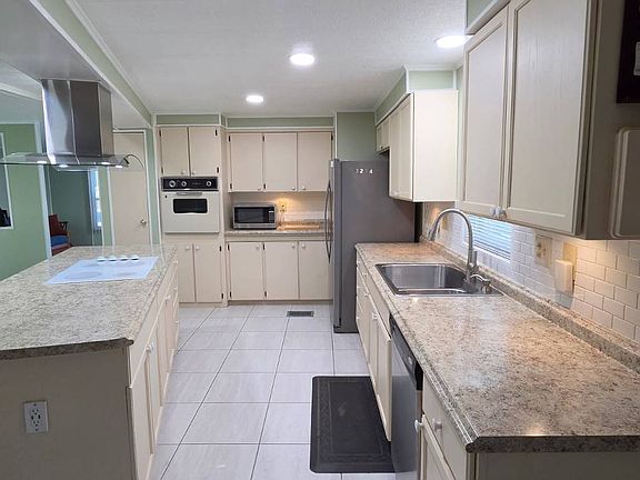 3rd image of 3214 Bay Aristocrat Dr