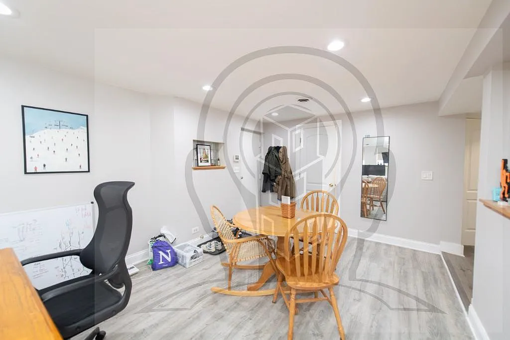 3 bed, 2.0 bath, $4,000 — Photo 4