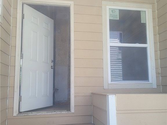 2nd image of 107 S Jefferson St