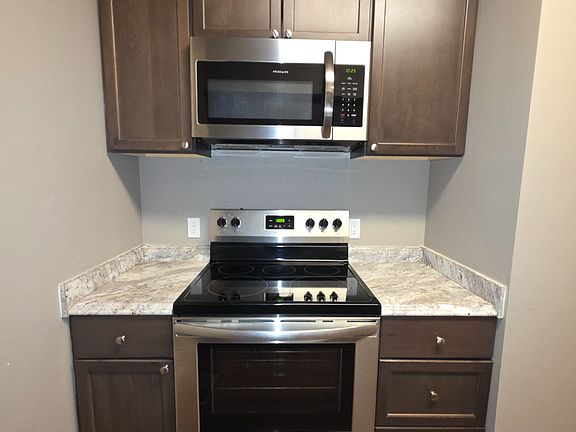4th image of 185 SW Silverstar Ln #101