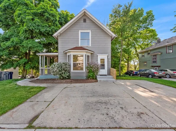 518 Raymond St, Elgin, IL 60120