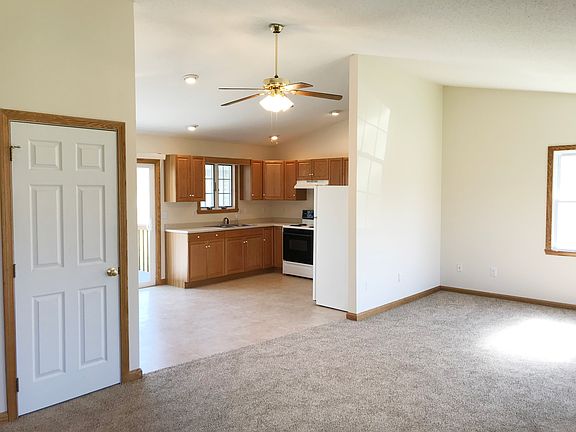 3rd image of 125 Zwilling Rd W