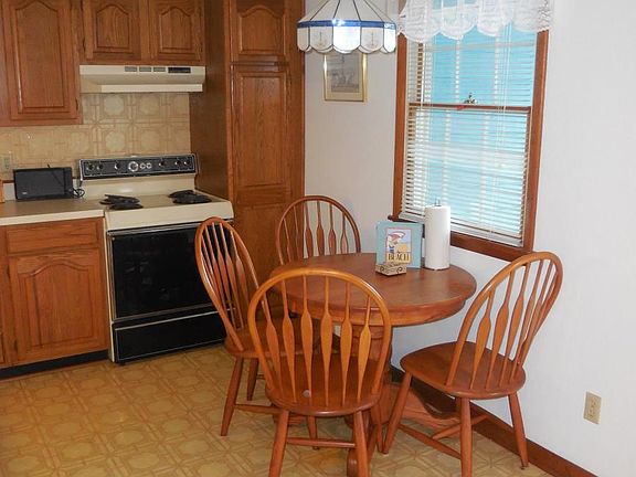 seating area in kitchen