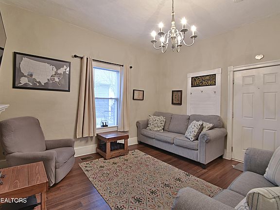 4th image of 224 Oglewood Ave