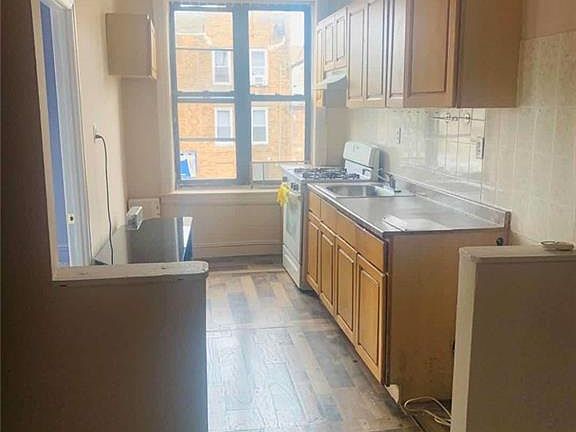 3rd image of 1602 Bath Ave