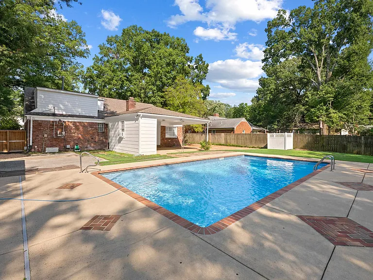 1539 Brookside Dr — Photo 5