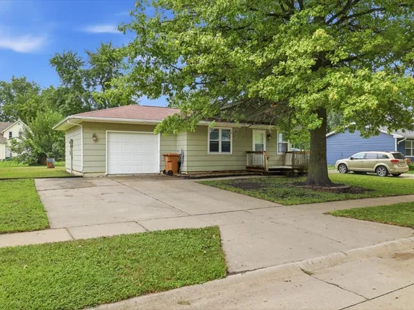 12 Washington Pl, Grinnell, IA 50112