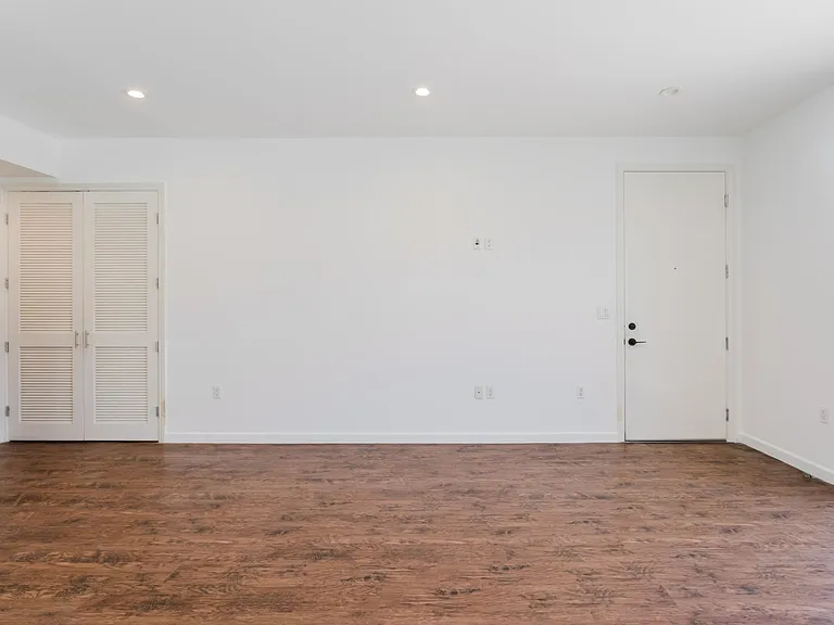 13551 Burbank Blvd #1 — Photo 9