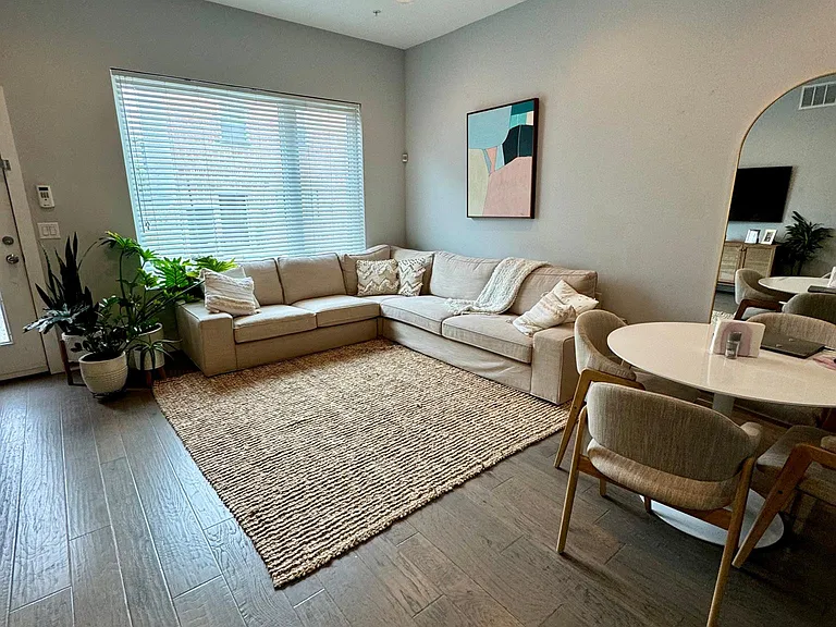 2107 E Arizona St — Photo 2