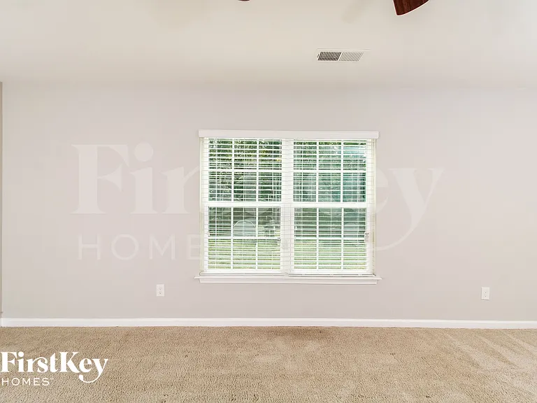 227 Sawyer Ln — Photo 2
