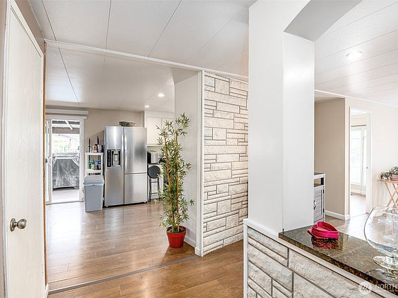 4th image of 210 37th Street SE #100
