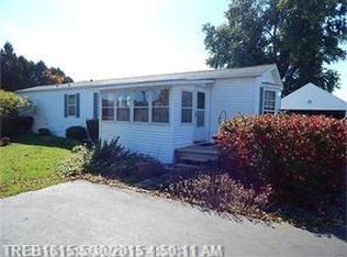 1041 School St, Pittston, ME 04345