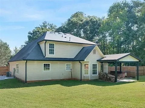 4 bed, 2.5 bath, 2275 sqft, $2,550 — Photo 2