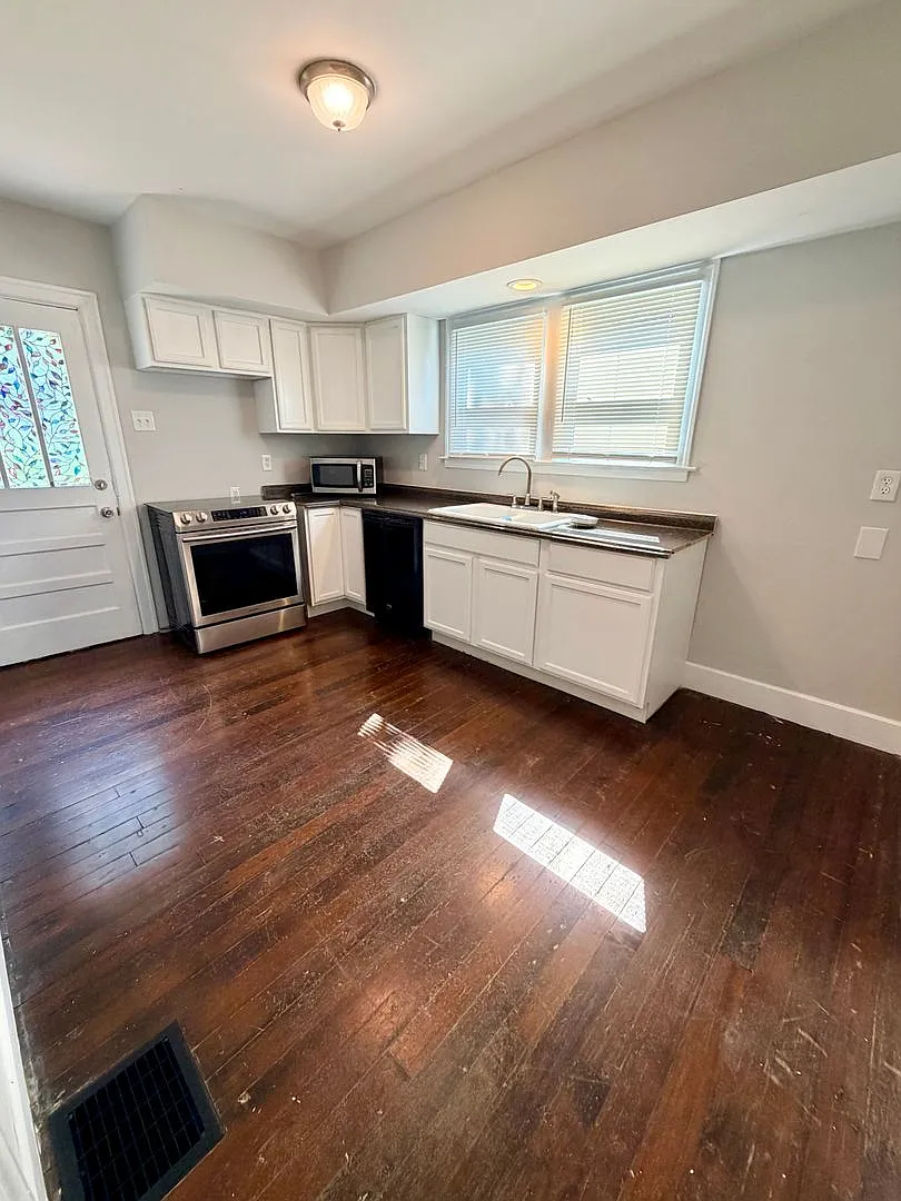 3-Bed/1-Bath | Single family home in Lexington, KY — Photo 2