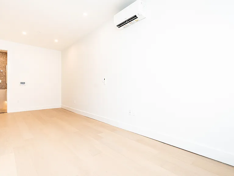 107 S 6th St #3G — Photo 7
