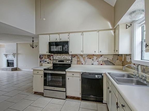 4th image of 51 Hollycrest Blvd APT 51