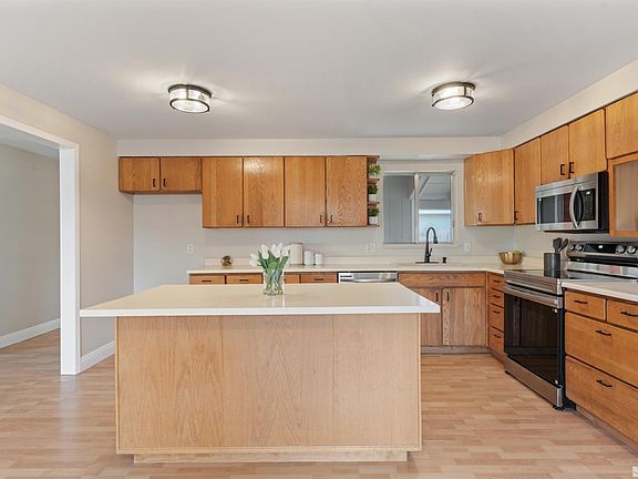 5th image of 3309 Ponderosa Dr