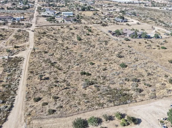 111 Sundown Rd, Phelan, CA 92371