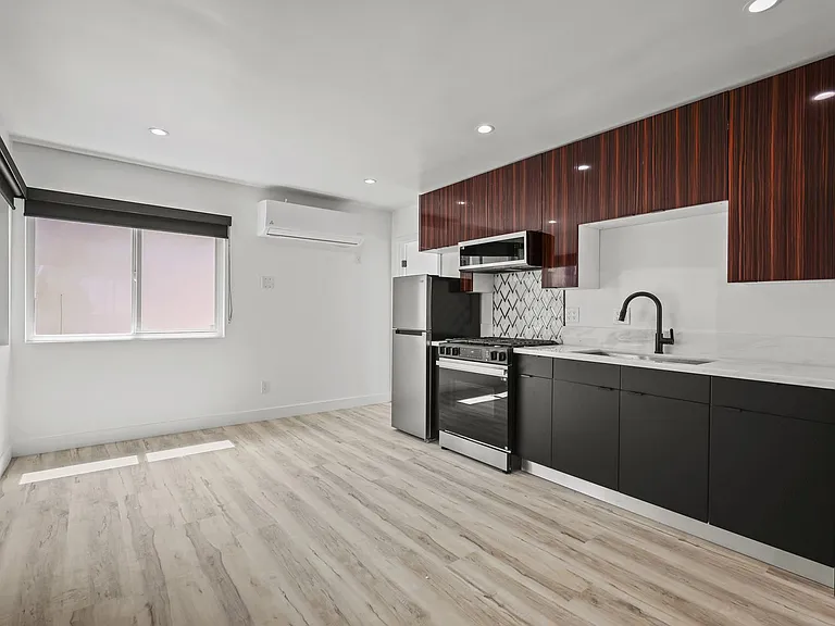 111 N Normandie Ave — Photo 14