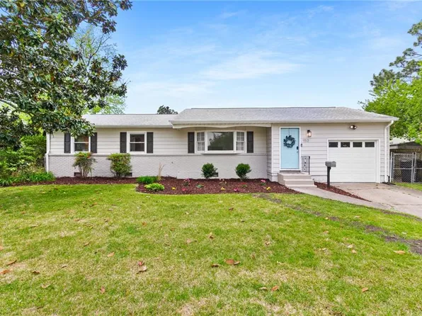 953 Carriage Hill Rd, Virginia Beach, VA 23452