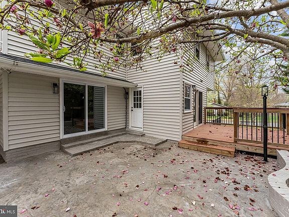 5th image of 8612 Cottage St