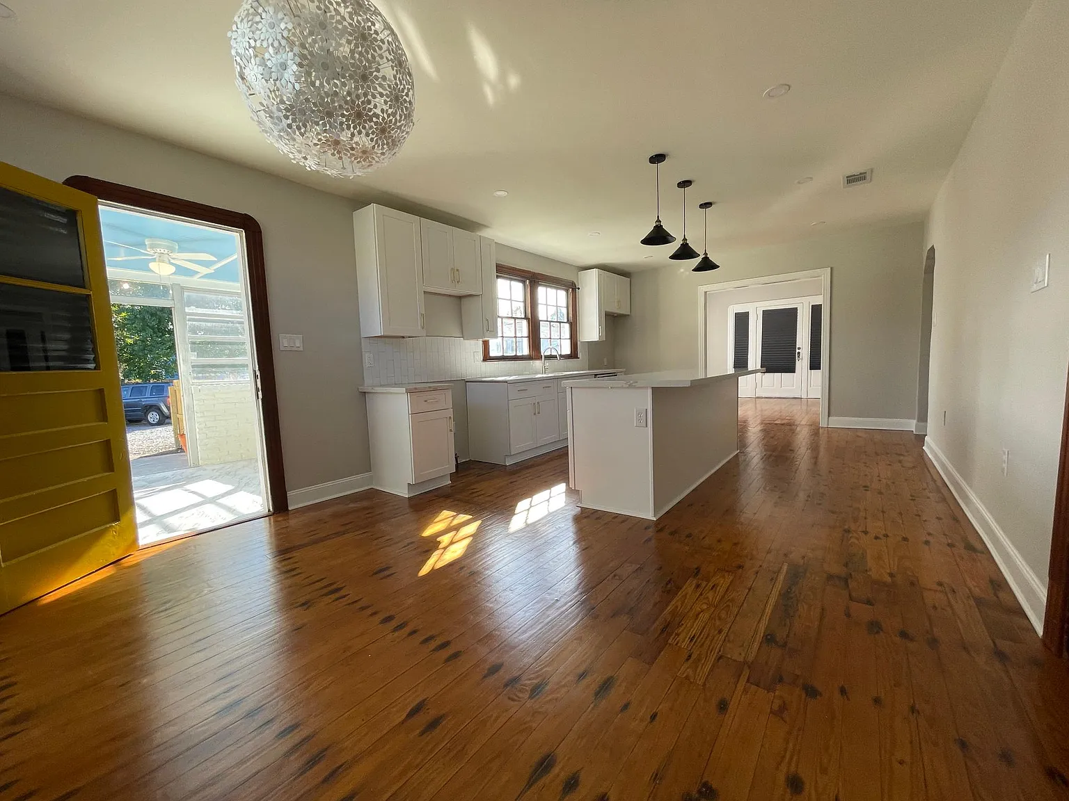 2347 N Claiborne Ave — Photo 1