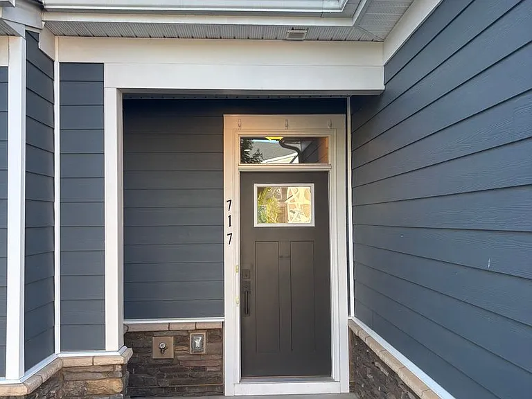 717 Hazel Way — Photo 2