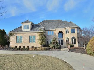 915 N Evergreen Cir, Hartland, WI