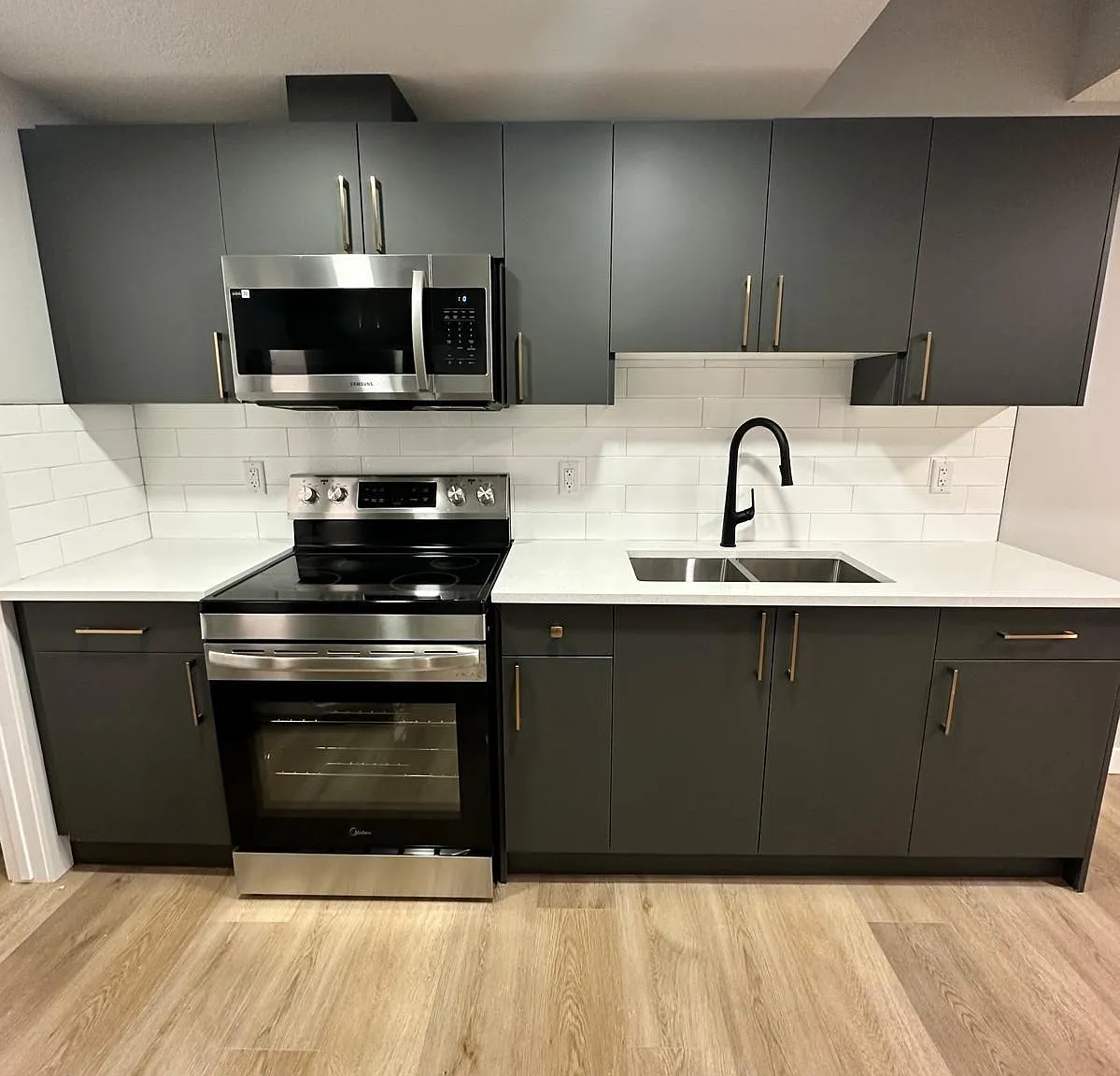 1 bed, 1.0 bath, 669 sqft, $1,350 — Photo 2