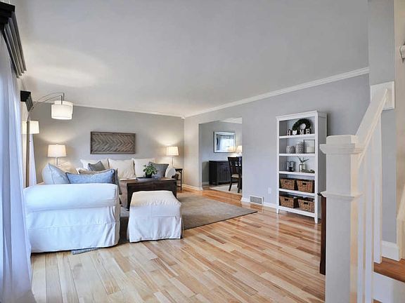 4th image of 157 Greenglade Ave