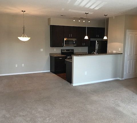 3rd image of 4523 Lakes Edge APT 20