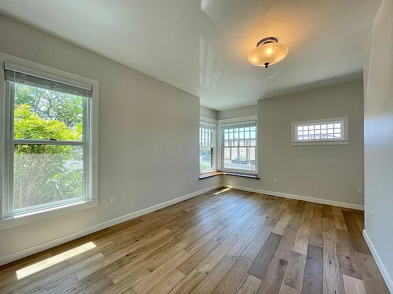1027 Lincoln Ave — Photo 12