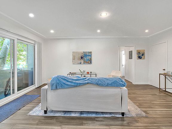 4th image of 1318 N Crescent Heights Blvd APT 204