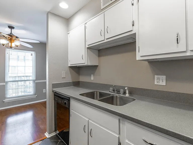 900 Mountain Creek Rd #J131 — Photo 12