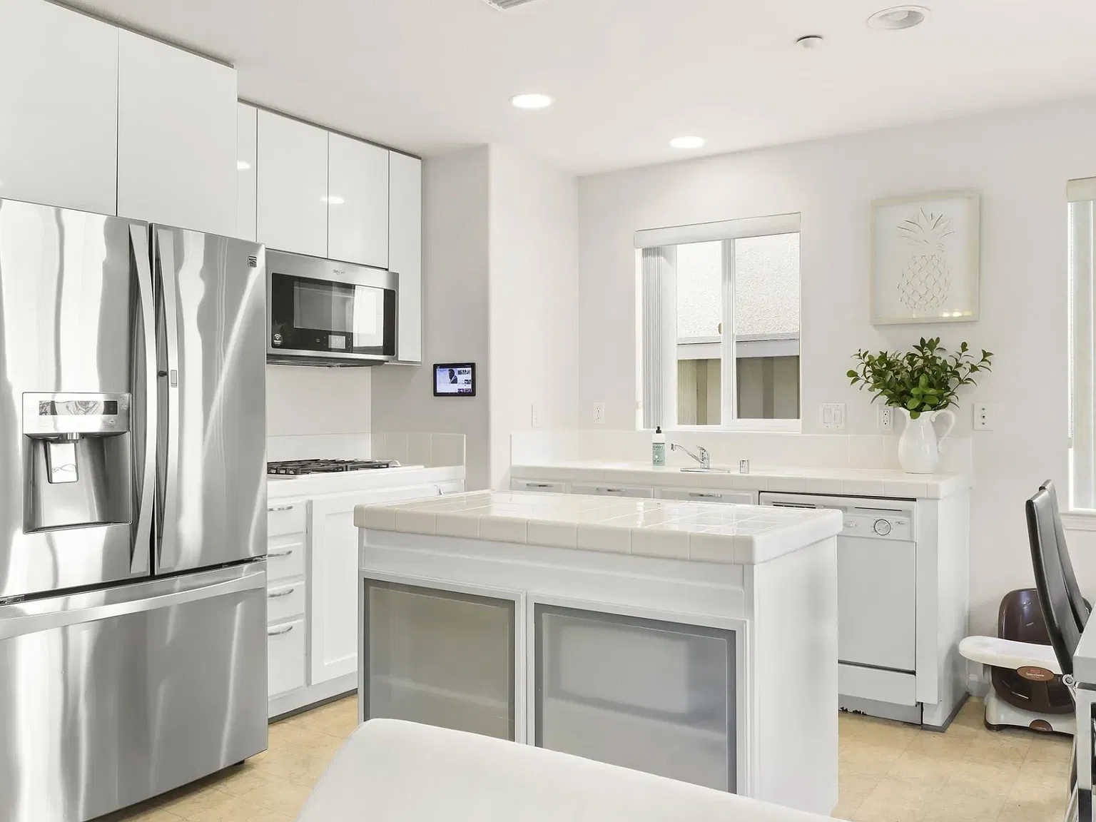3 bed, 1053 sqft, $1,300 — Photo 3