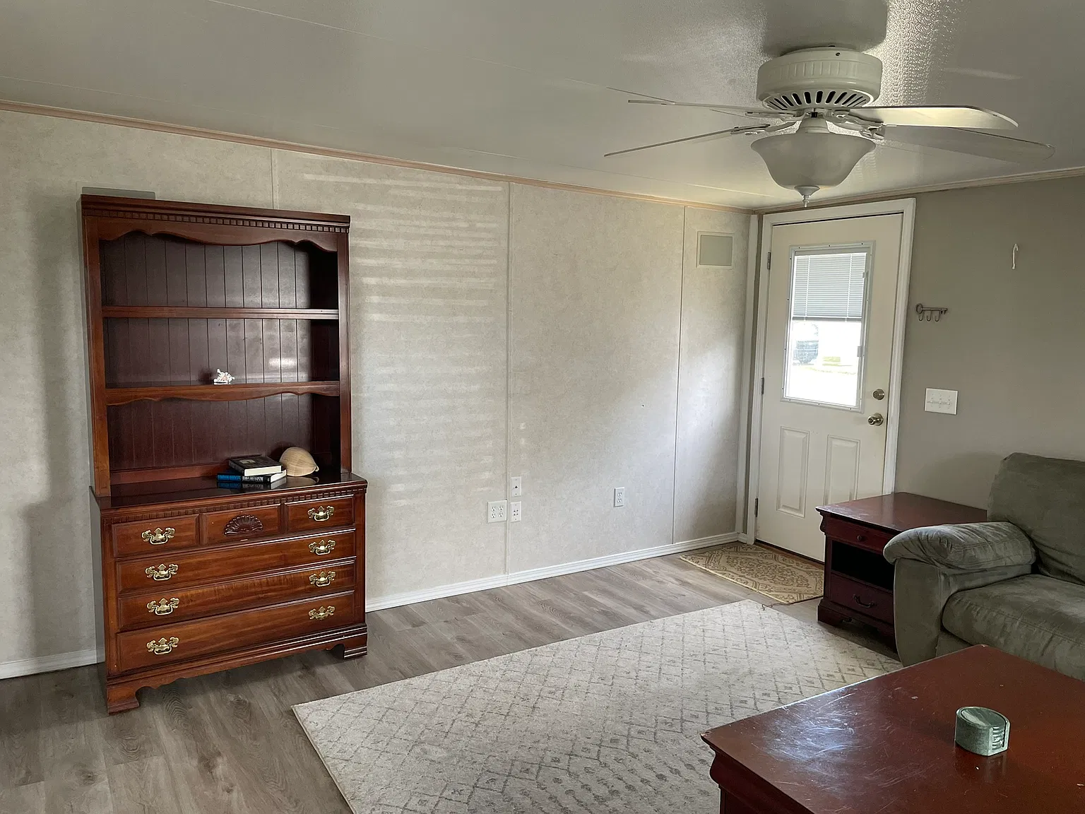 1219 Thomas Dr — Photo 4