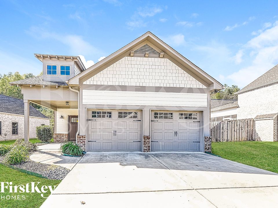 1st image of 1402 Woodridge Pl