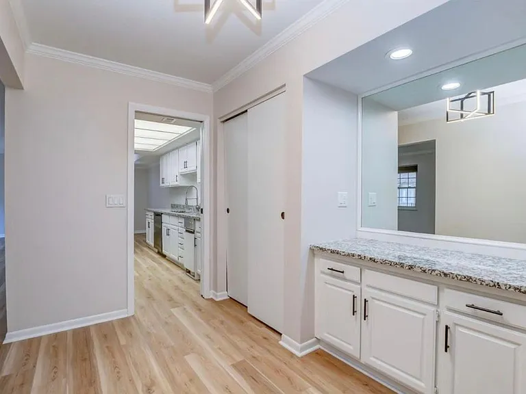 25 Vale Ave #11 — Photo 2