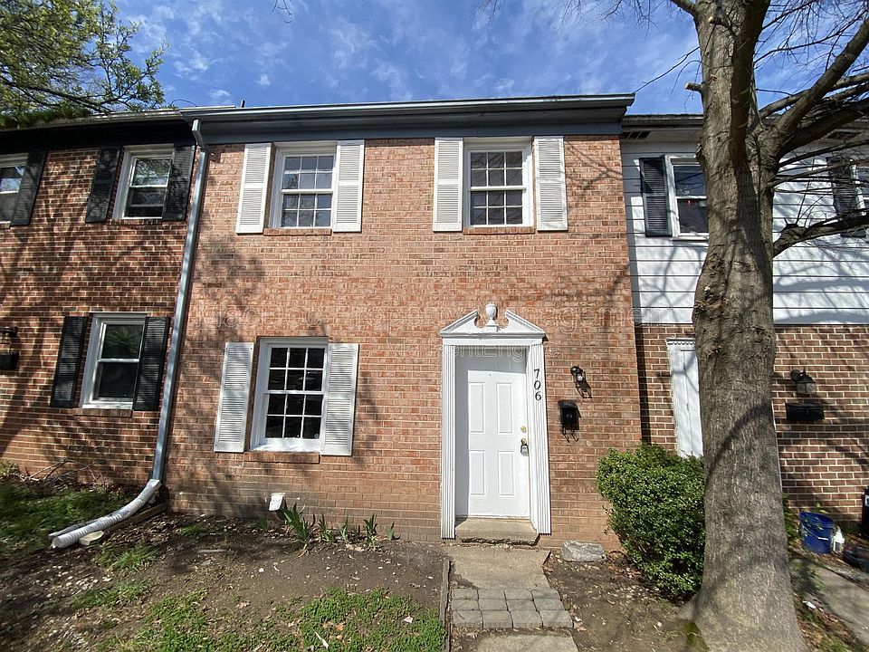 1st image of 706 Olde Greenwich Cir