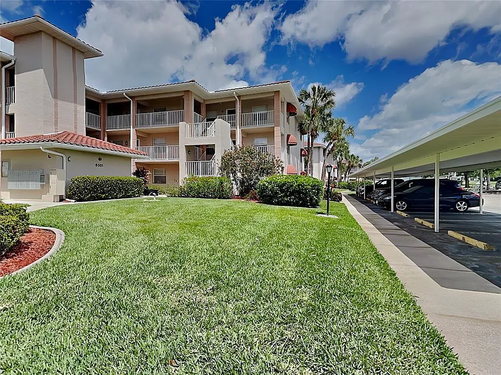 2 bed, 2.0 bath, 1042 sqft, $2,145 — Photo 2