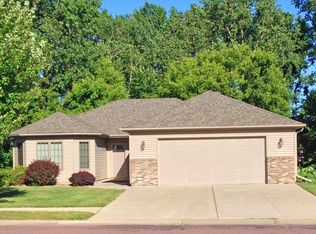 237 Diamond Creek Rd, Mankato, MN 56001