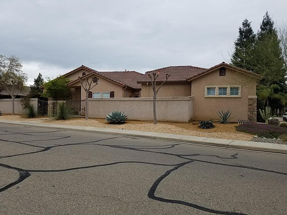 3rd image of 1605 E Mary Dr