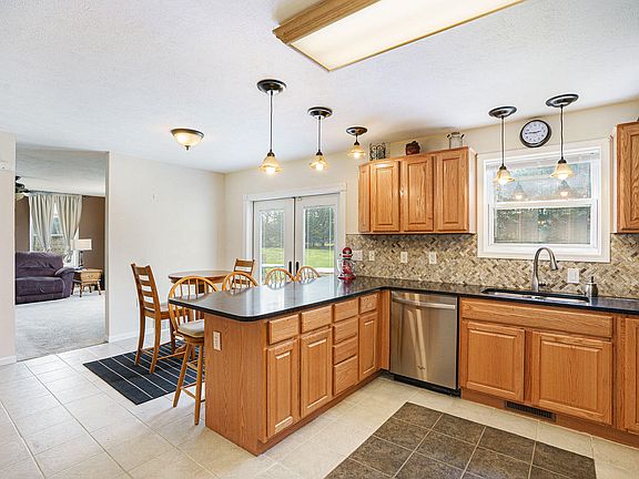 4th image of 2770 Peachtree Ln