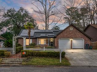 235 Knightsbridge Dr, North Charleston, SC 29418