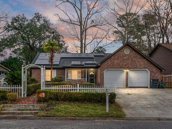 235 Knightsbridge Dr, North Charleston, SC 29418